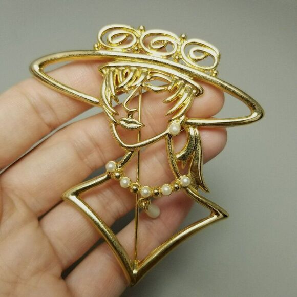 Vintage Retro Fashionable Woman in Hat Faux Pearl Brooch, Gold Tone Outline - Picture 1 of 6